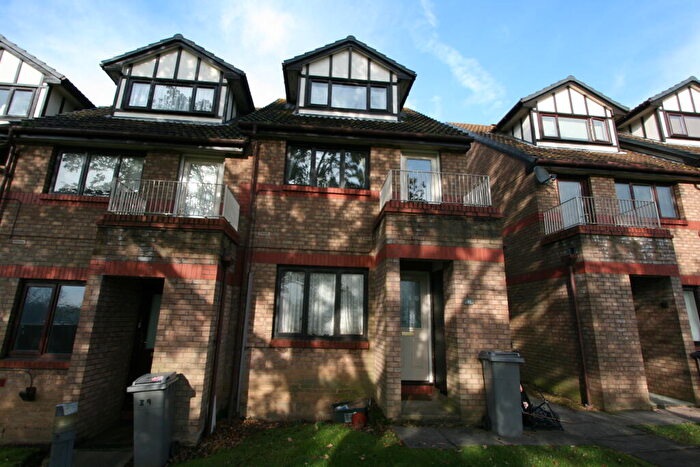 1 Bedroom Ground Maisonette For Sale In Viewfield Close, Harrow, HA3