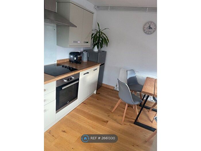 3 Bedroom Semi-Detached House To Rent In Milford Gardens, Eastleigh, SO53