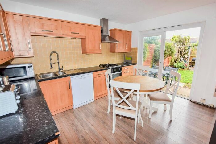3 Bedroom Property To Rent In North Road, London, SW19