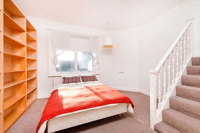 3 Bedroom Flat To Rent In Lymington Road, London, NW6