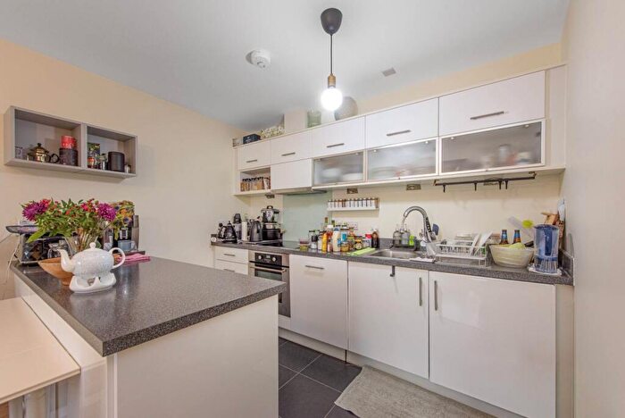 1 Bedroom Flat To Rent In Friern Barnet Road, Friern Barnet, London, N11