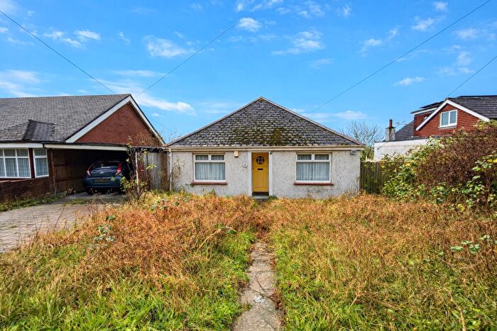 2 Bedroom Detached Bungalow For Sale In Rochester Road, Cuxton, Rochester, ME2