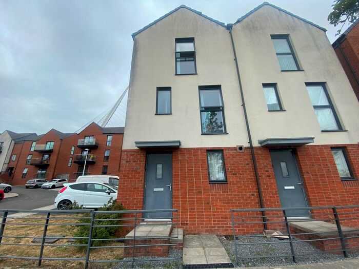 3 Bedroom Town House To Rent In Langdon Road, Swansea, SA1