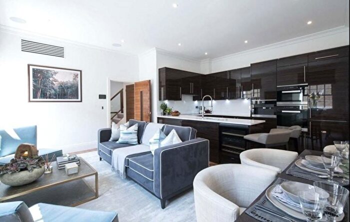 3 Bedroom Flat To Rent In Rainville Road, Hammersmith, London, W6