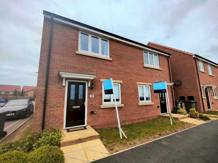 2 Bedroom Semi-Detached House To Rent In Heather Drive, Pontefract, West Yorkshire, WF8