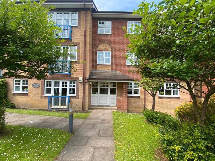 2 Bedroom Flat To Rent In Earls Meade, Luton, LU2