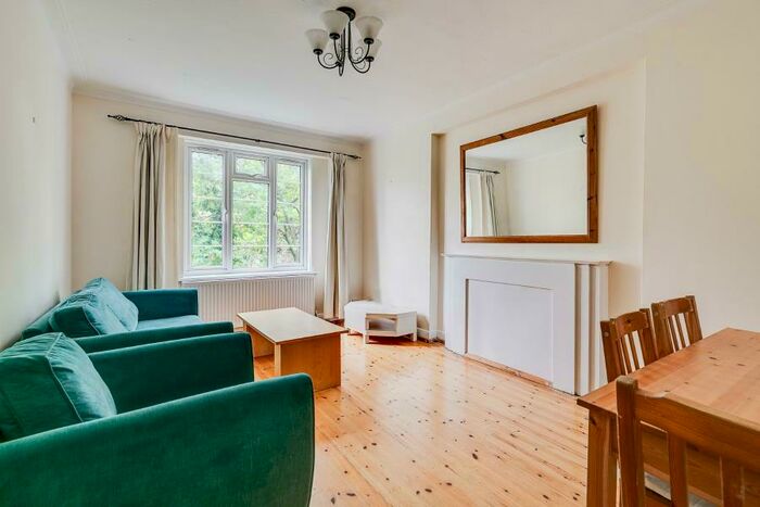 2 Bedroom Flat To Rent In Shoot-Up Hill, Kilburn, NW2