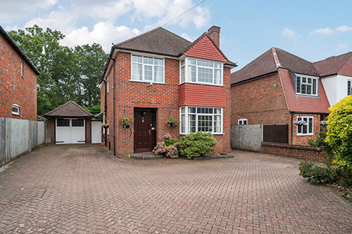 4 Bedroom Detached House For Sale In Leopold Avenue, Farnborough, GU14