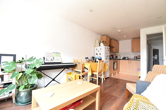 2 Bedroom Flat To Rent In Wightman Road, London, N8