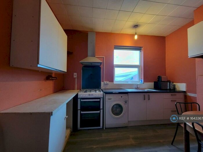 2 Bedroom Flat To Rent In Claylane, Coventry, CV2