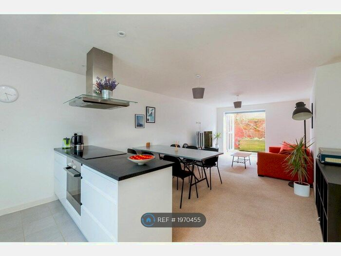 2 Bedroom Flat To Rent In Wykford Place, Guildford, GU2