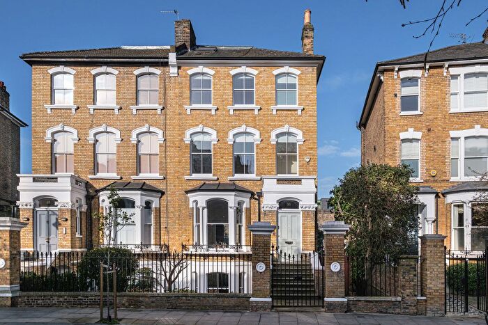 6 Bedroom Semi-Detached House To Rent In Highbury Hill, London, N5