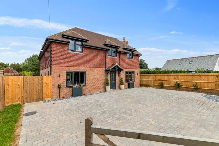 4 Bedroom Detached House For Sale In Bethersden Road, Smarden, Ashford TN27