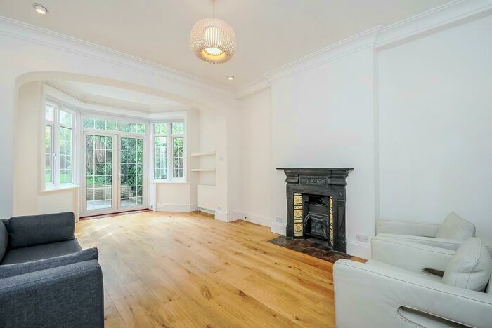 2 Bedroom Apartment To Rent In Burgess Hill, London, NW2