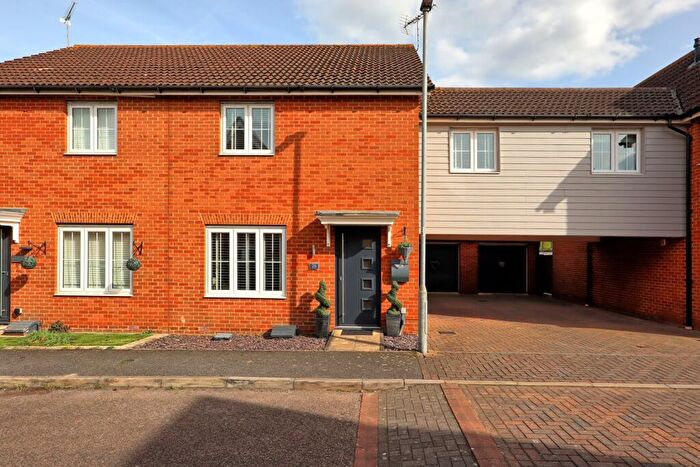 4 Bedroom Semi Detached House For Sale In Temple Way, Rayleigh, Essex, SS6