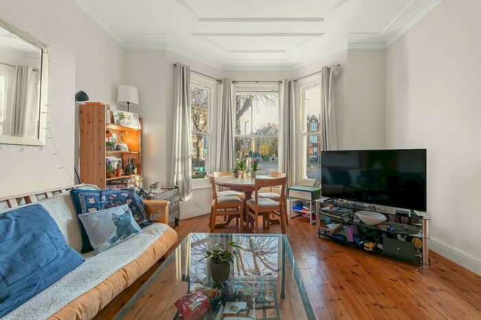 2 Bedroom Flat To Rent In Cavendish Road, Balham, London, SW12