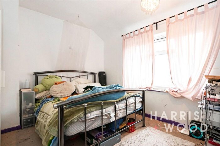 3 Bedroom End Of Terrace House For Sale In Rowney Gardens, Dagenham, RM9