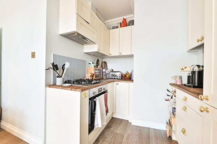 1 Bedroom Flat For Sale In Philbeach Gardens, Earls Court, London, SW5