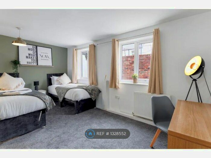 Studio To Rent In Studio With Zip Link Beds, Middlesbrough, TS1