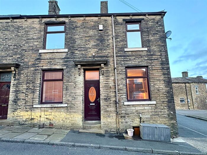 2 Bedroom End Terrace House For Sale In South Street, Denholme, BD13