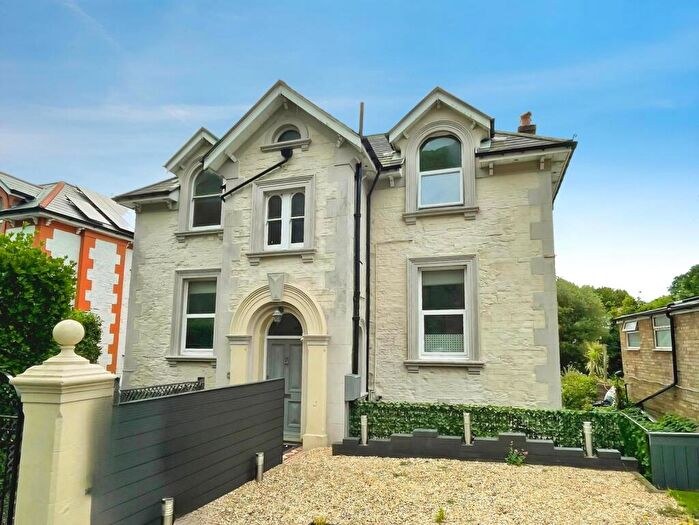 1 Bedroom Apartment For Sale In St. Boniface Road, Ventnor, Isle Of Wight, PO38