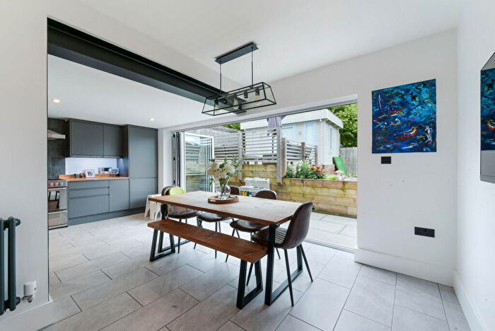 3 Bedroom Semi-Detached House For Sale In Woodstock Road, Coulsdon, CR5