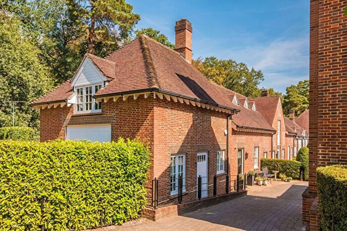 2 Bedroom Detached House For Sale In Coach House Mews, Walton-On-Thames, KT12