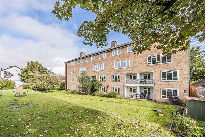 3 Bedroom Flat To Rent In Atbara Road, Teddington, TW11