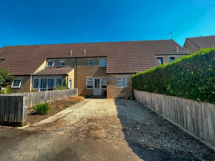 3 Bedroom End Of Terrace House To Rent In Fosse Close, Cirencester, GL7