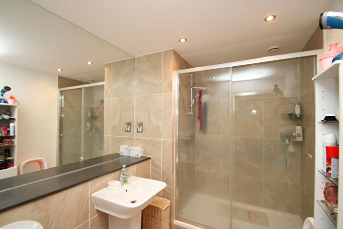 2 Bedroom Apartment To Rent In Emerald House, Lansdowne Road, CR0