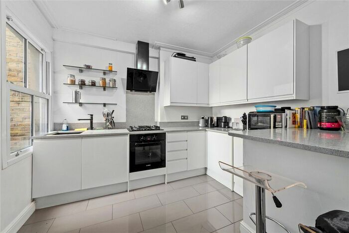 2 Bedroom Flat To Rent In Lancaster Avenue, West Norwood, London, SE27