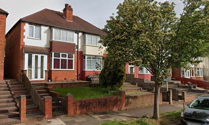 3 Bedroom Semi Detached House To Rent In Thetford Road, Birmingham, B42