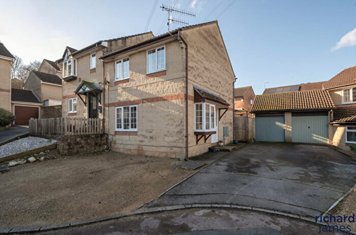 3 Bedroom Semi Detached House For Sale In Mint Close, Woodhall Park, Swindon, SN2