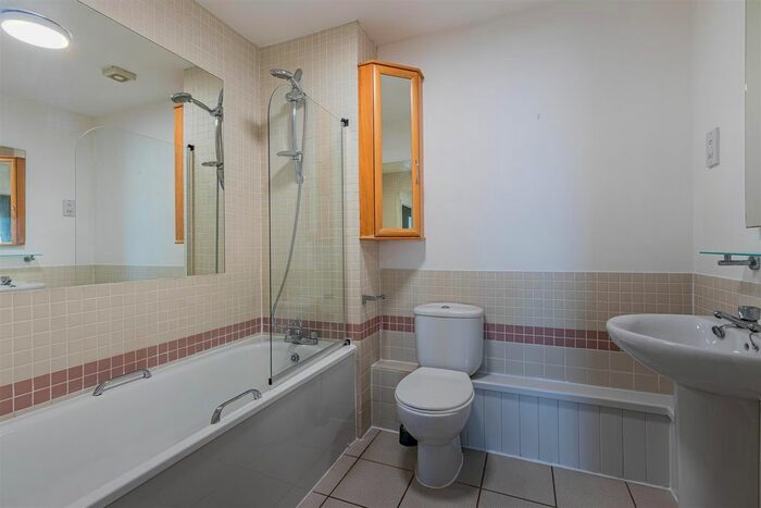 2 Bedroom Flat To Rent In Churchill Way, Cardiff, CF10