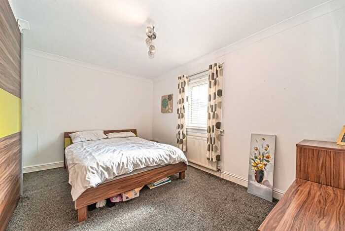 3 Bedroom Terraced House For Sale In Cairnhill Circus, Glasgow, G52