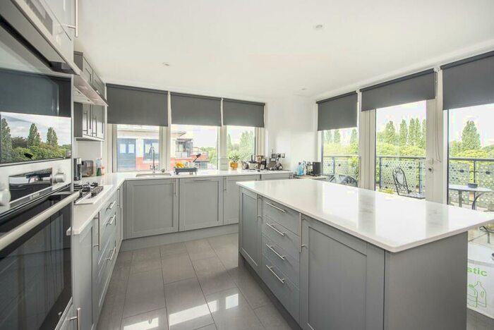 2 Bedroom Apartment To Rent In Wadbrook Street Kingston Upon Thames, KT1