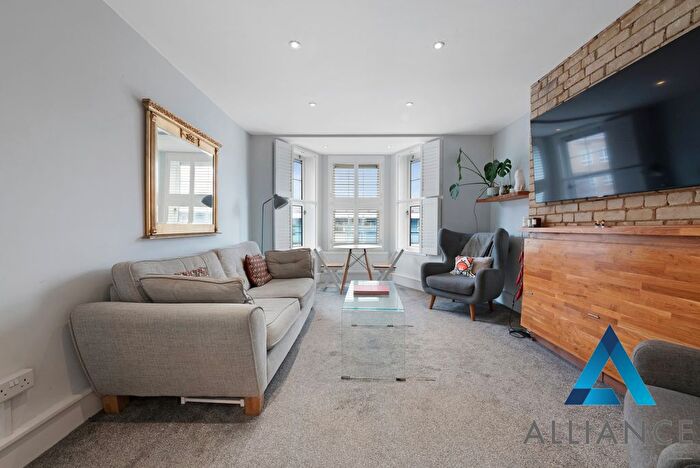 3 Bedroom Flat To Rent In Penang House, Wapping, E1W