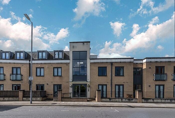 2 Bedroom Flat To Rent In Brighton Road, Surbiton, KT6