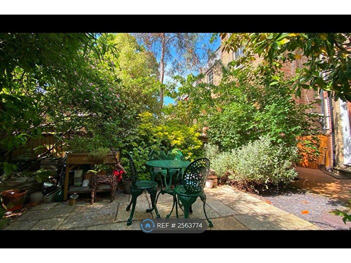 2 Bedroom Flat To Rent In Milton Road, London, N6