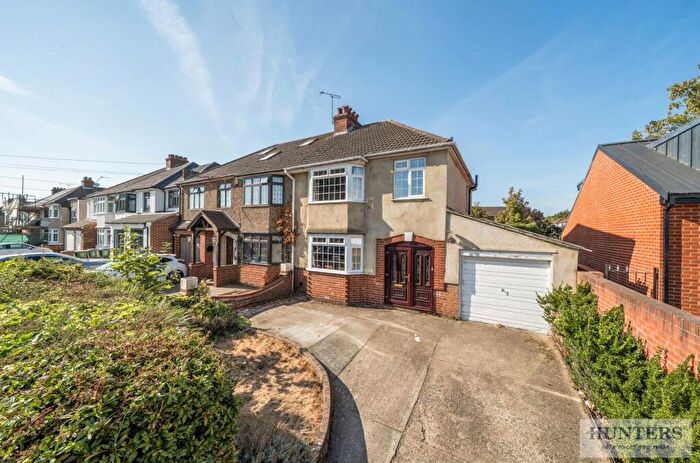 3 Bedroom Semi Detached House For Sale In Lyndhurst Road, Bexleyheath, DA7