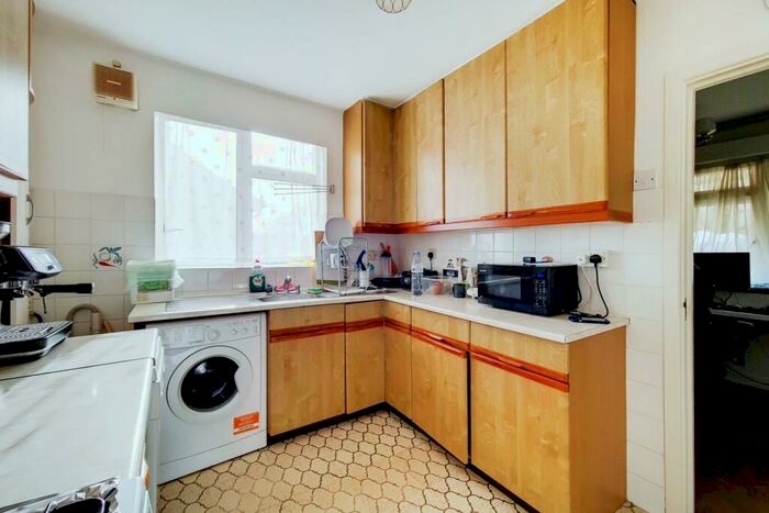2 Bedroom Maisonette To Rent In Merryfield Gardens, Stanmore, HA7