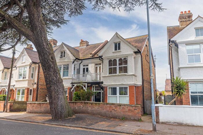 1 Bedroom Flat To Rent In St Leonards Road, , Windsor, SL4