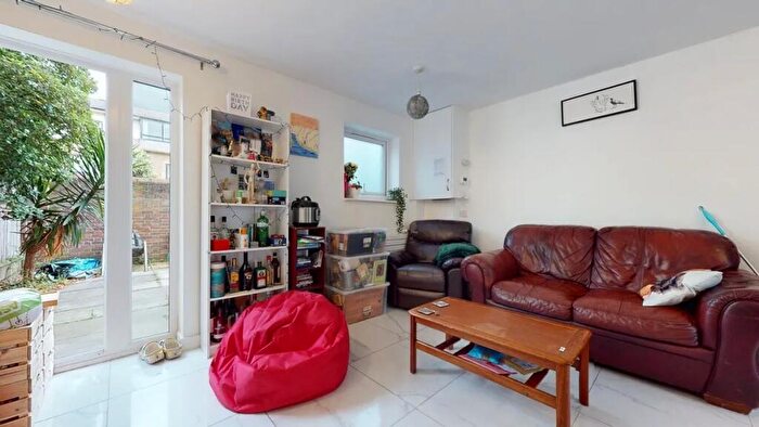 4 Bedroom House To Rent In Barnfield Place, London, E14