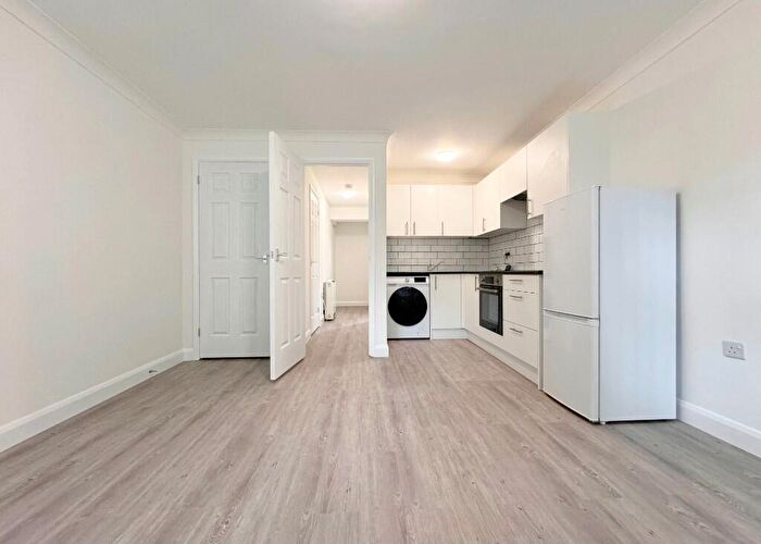 Studio For Sale In Queens Court, Queens Road, Slough, Berkshire, SL1