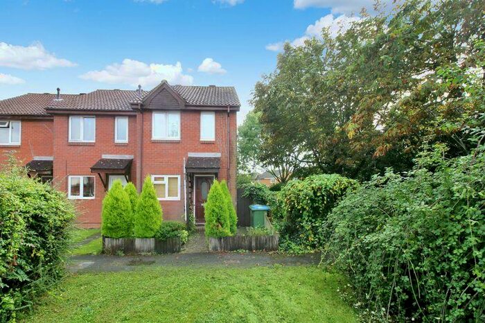 2 Bedroom End Of Terrace House To Rent In Celandine Avenue, Southampton, SO31