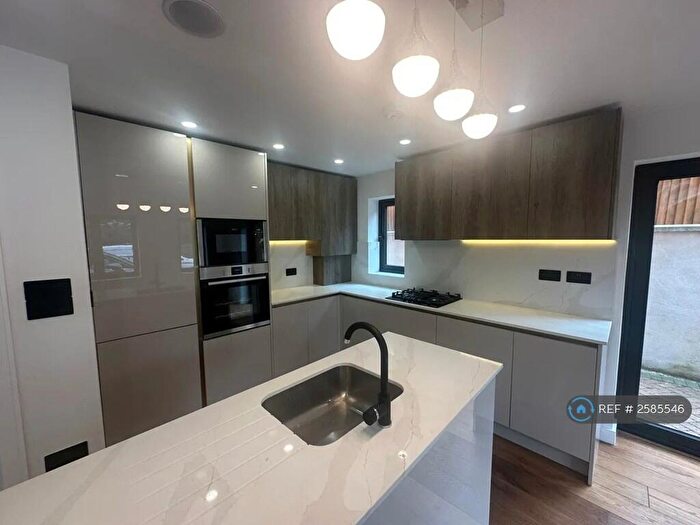 3 Bedroom Flat To Rent In Allium House, Purley, CR8