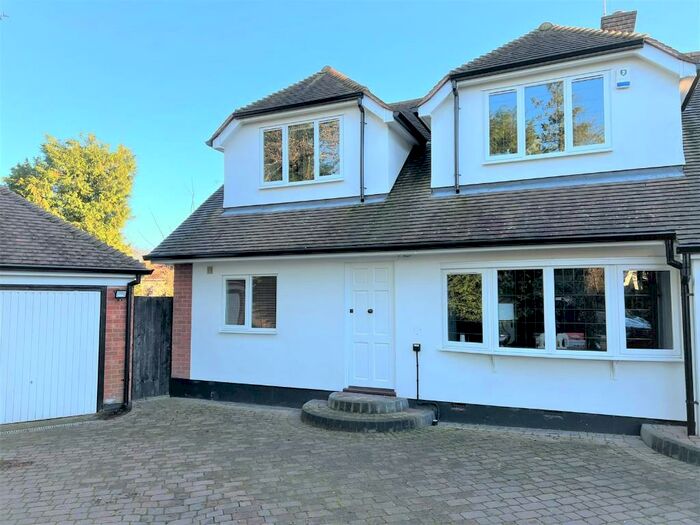 Studio To Rent In Weston Close, Hutton, CM13