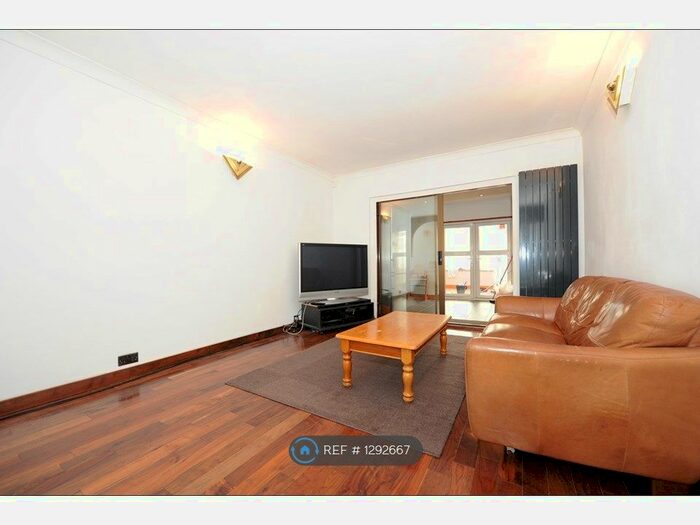 4 Bedroom Semi-Detached House To Rent In Prospect Close, Hounslow TW3