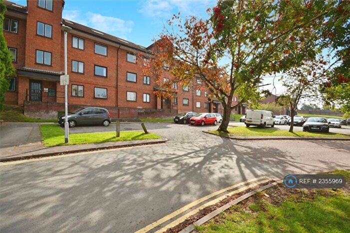 2 Bedroom Flat To Rent In Tippett Rise, Reading, RG2