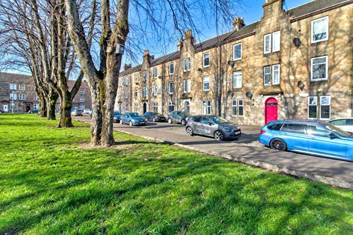 2 Bedroom Flat For Sale In Knoxland Square Dumbarton, G82